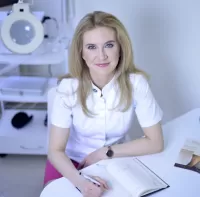 dr Dominika  Posłowska